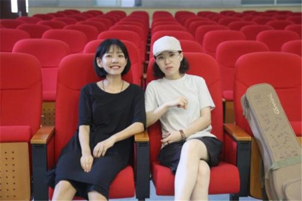 房東的貓王心怡是誰(shuí) 王心怡個(gè)人簡(jiǎn)歷和微博，王心怡吳佩玲是情侶關(guān)系嗎 