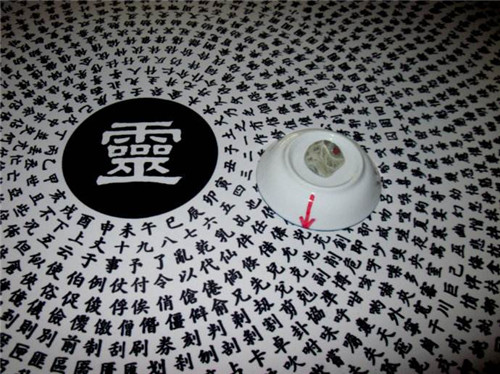 碟仙是什么，真的會(huì )死人嗎？說(shuō)幾件真實(shí)的碟仙靈異事件